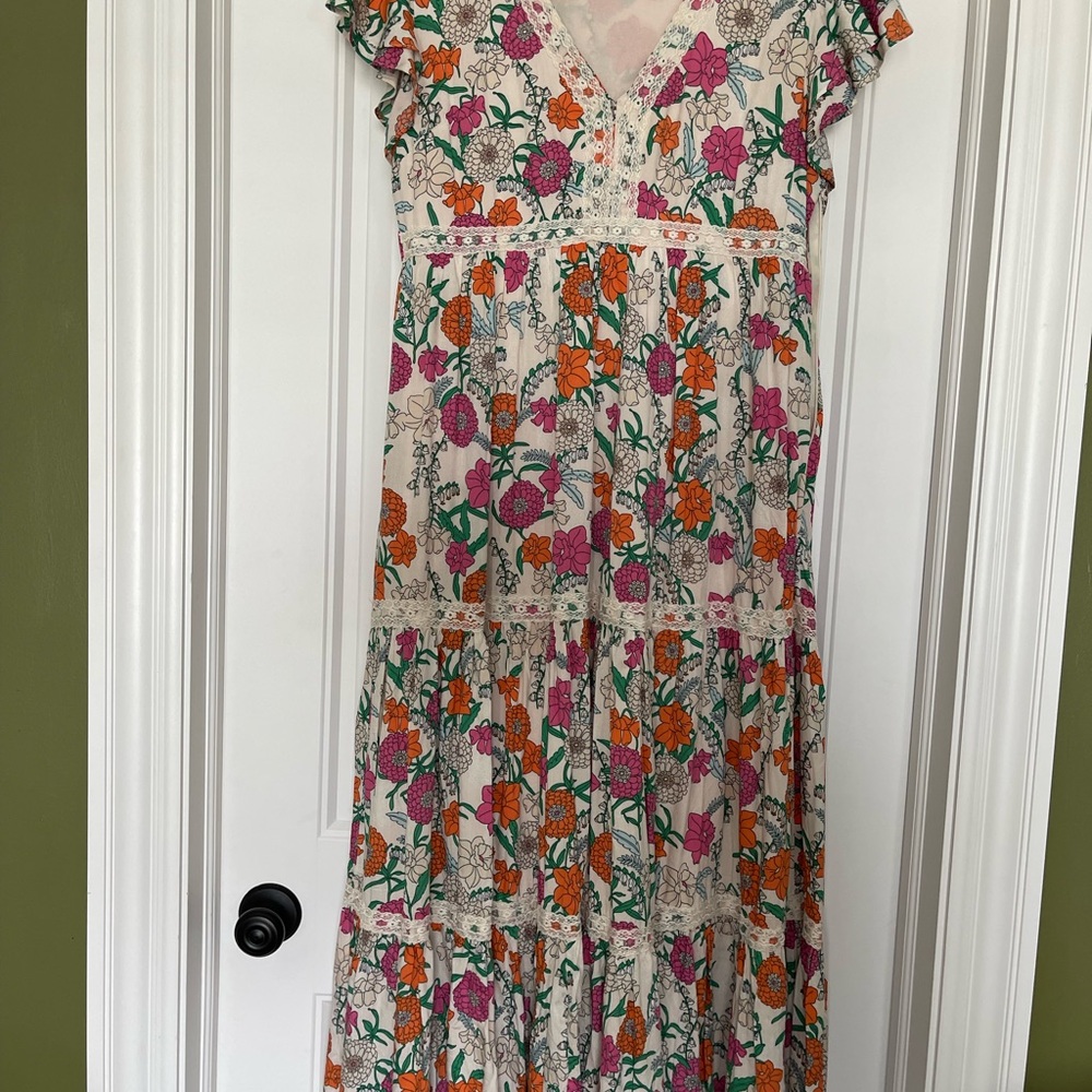 Floral V-Neck Maxi Dress - Picture 6 of 8